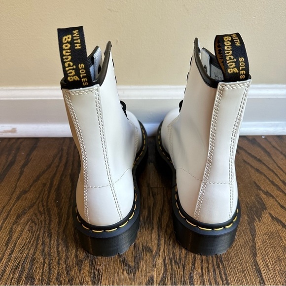 NWT Dr. Martens 1460 Bex Lug Sole Combat Boots Smooth Leather White Womens - Picture 5 of 6